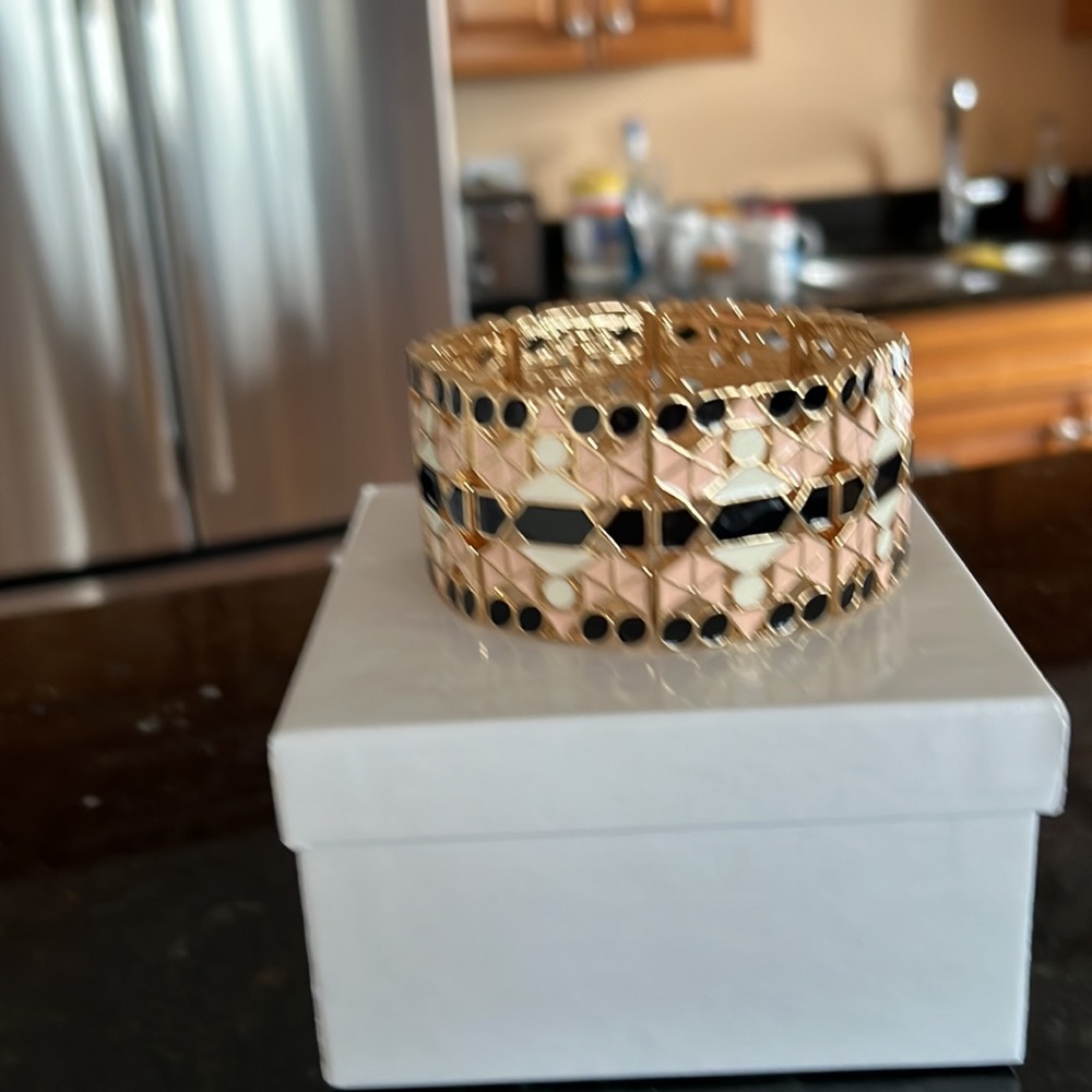 Beautiful Kim Gravel stretch bracelet gold,pink, black.